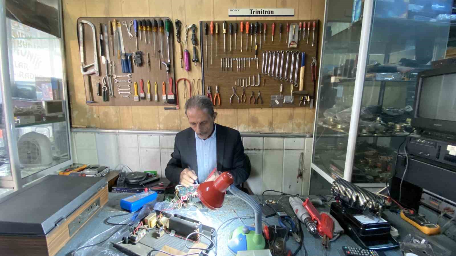 80ler sokaginin zamana direnen son ustasi yarim asirdir gecmisin sesini onariyor 2