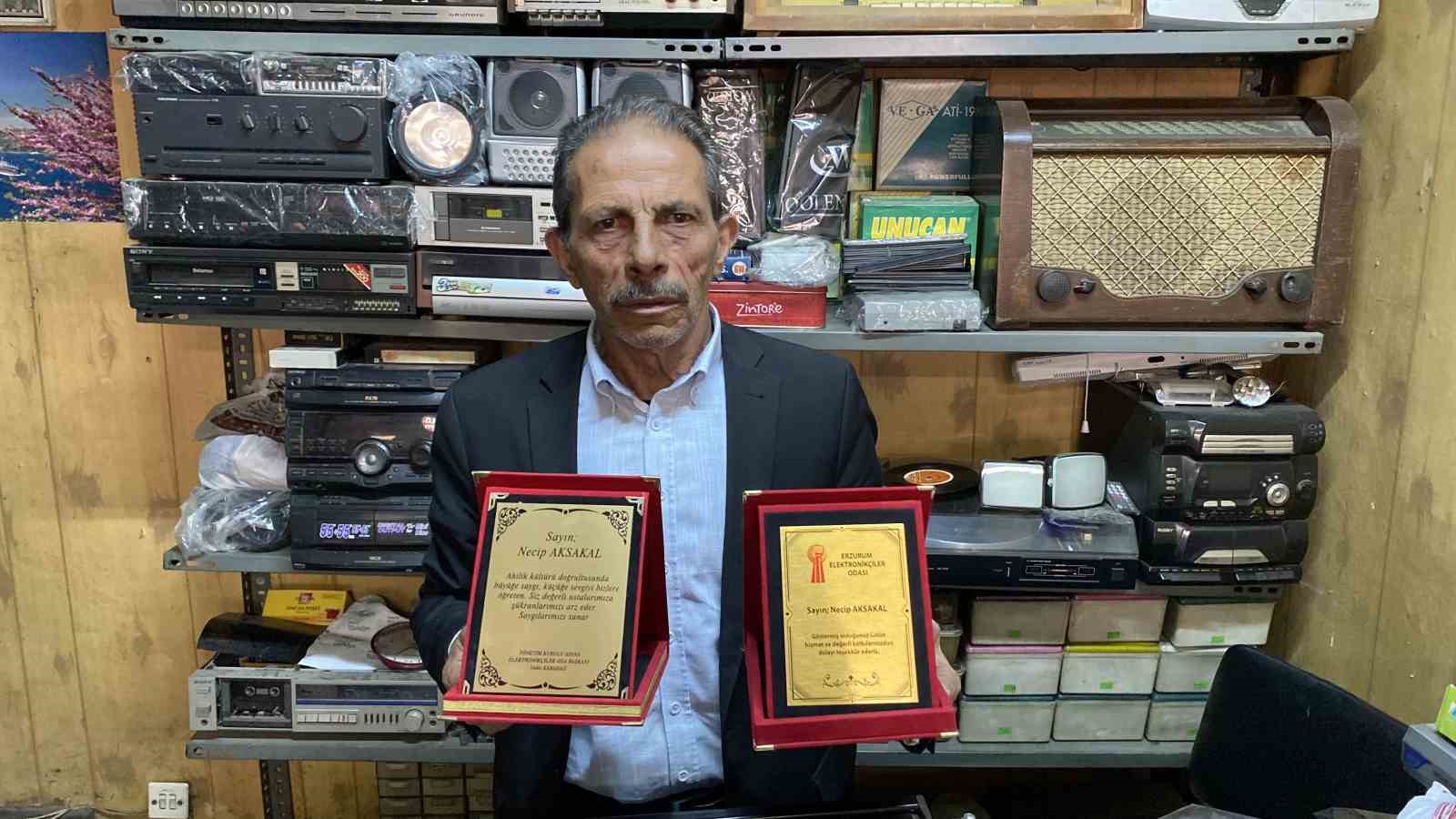 80ler sokaginin zamana direnen son ustasi yarim asirdir gecmisin sesini onariyor 6 QdF8M68W