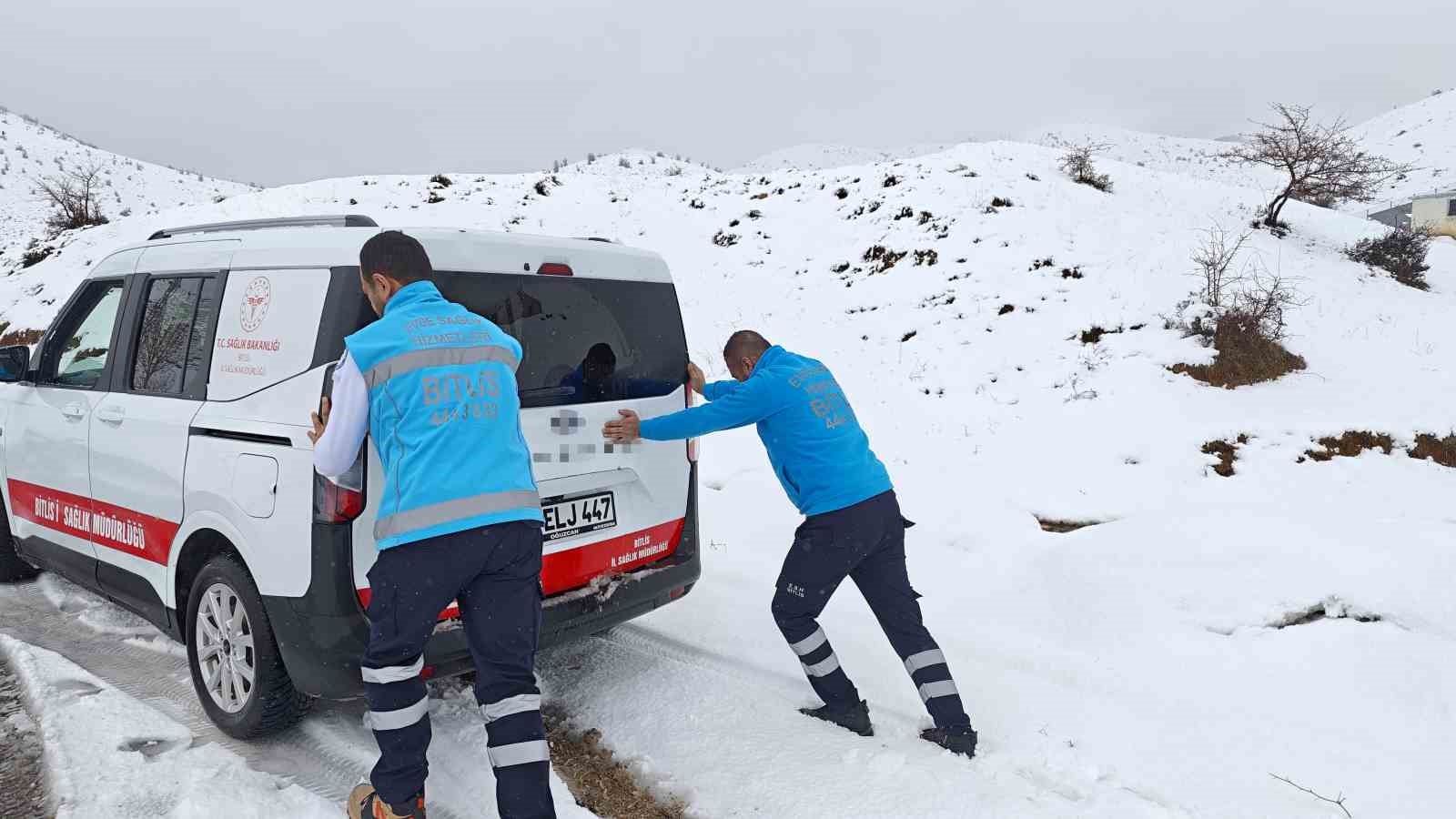 81 yasindaki hastaya evinde dis tedavisi hizmeti 8 89JZI1fa