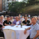 83-yasindaki-ogretmen-yillar-sonra-ogrencileriyle-bulustu-NJB5vmdQ.jpg