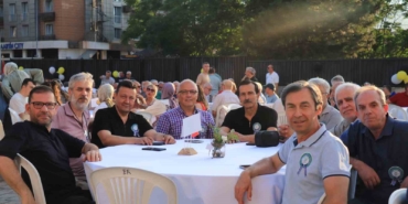 83-yasindaki-ogretmen-yillar-sonra-ogrencileriyle-bulustu-NJB5vmdQ.jpg