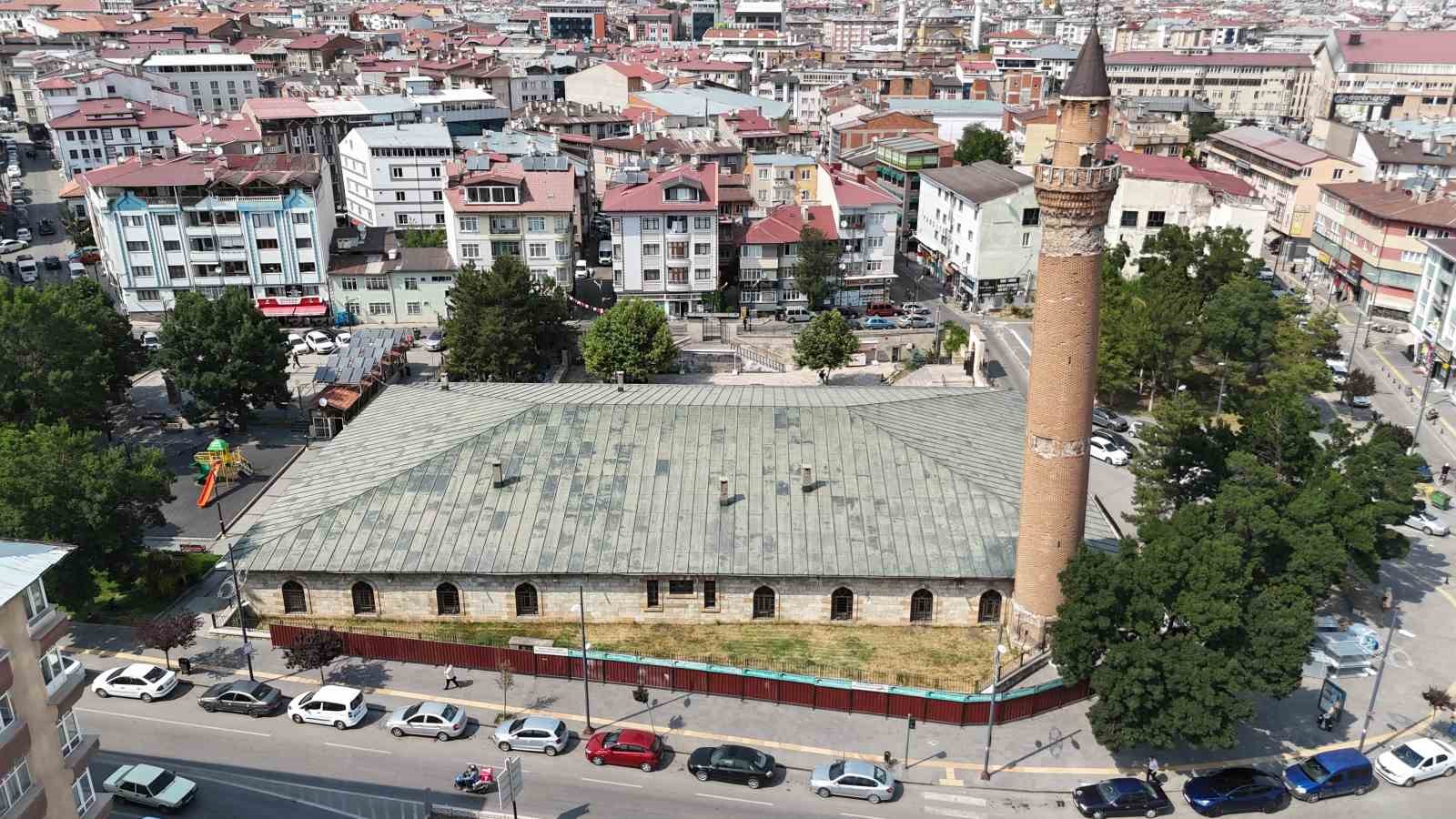833 yıllık tarihi caminin restorasyonu titizlikle devam ediyor 9 833 yillik tarihi caminin restorasyonu titizlikle devam ediyor 5