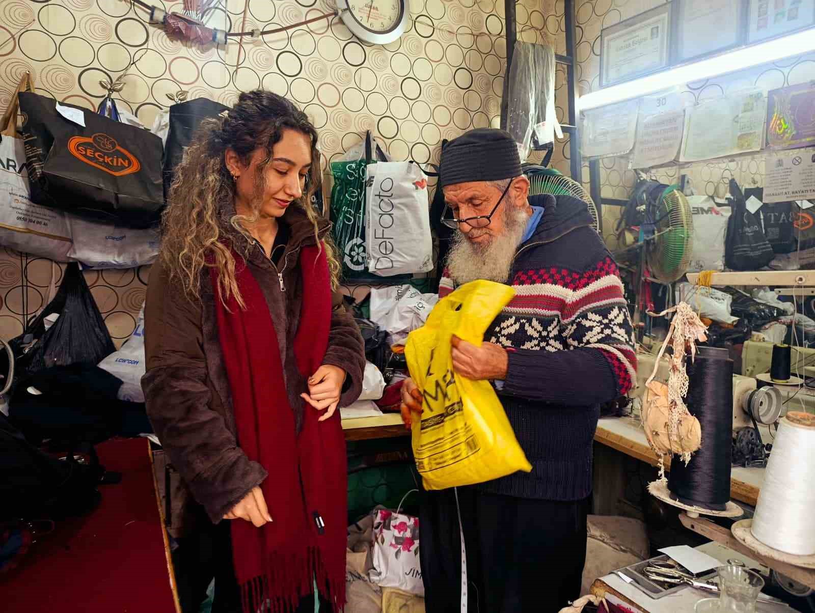 83luk terzi ilk gunku askla meslegini surduruyor 0 DfTe19Fw
