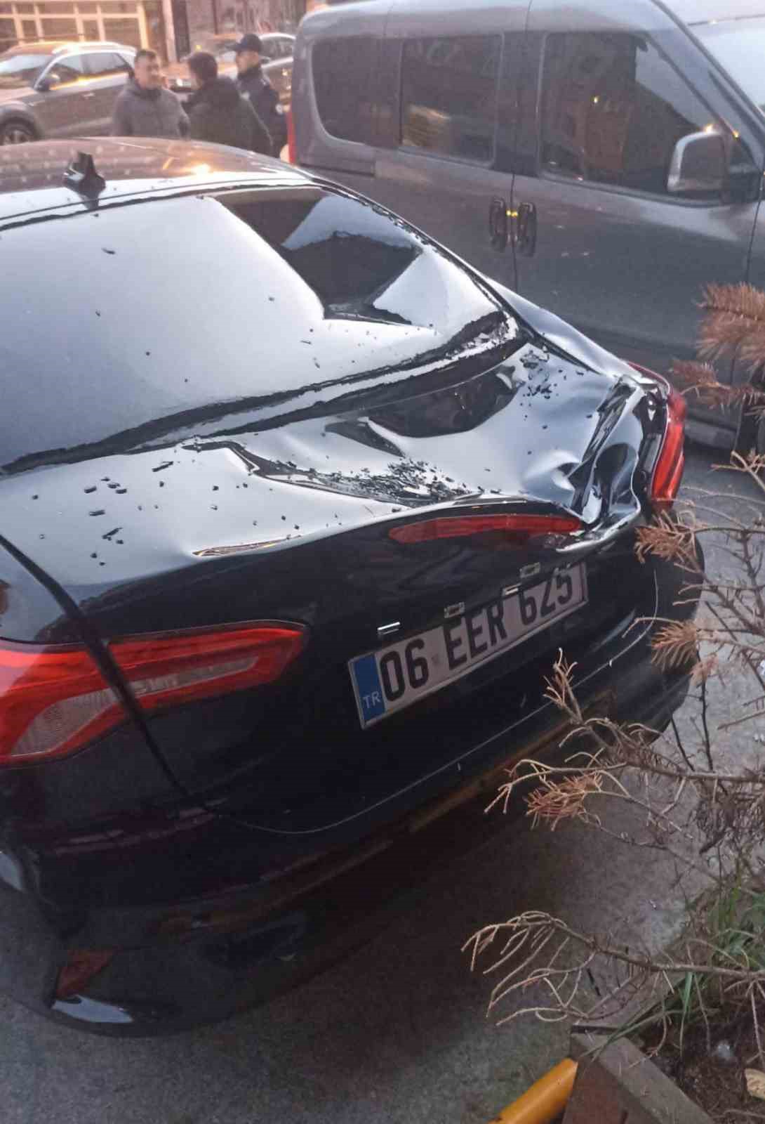 85 yaşındaki kadın dördüncü kattan belediye başkanının makam aracının üzerine düştü 7 85 yasindaki kadin dorduncu kattan belediye baskaninin makam aracinin uzerine dustu 3 UaHTBVvi
