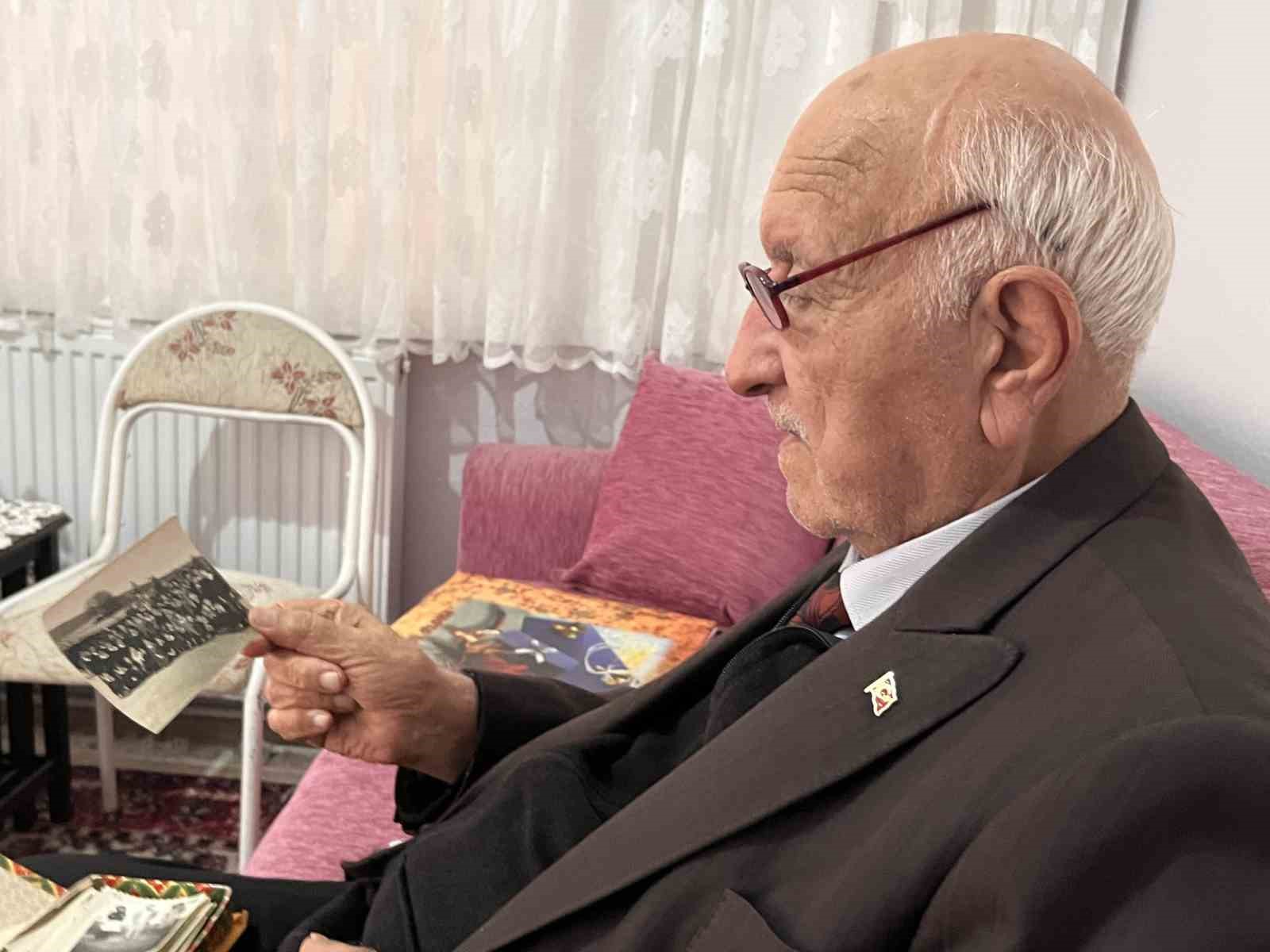 85 yasindaki mustafa hoca ogretmenler gununu ilk gunku heyecanla bekliyor 3 kQSbR8iX