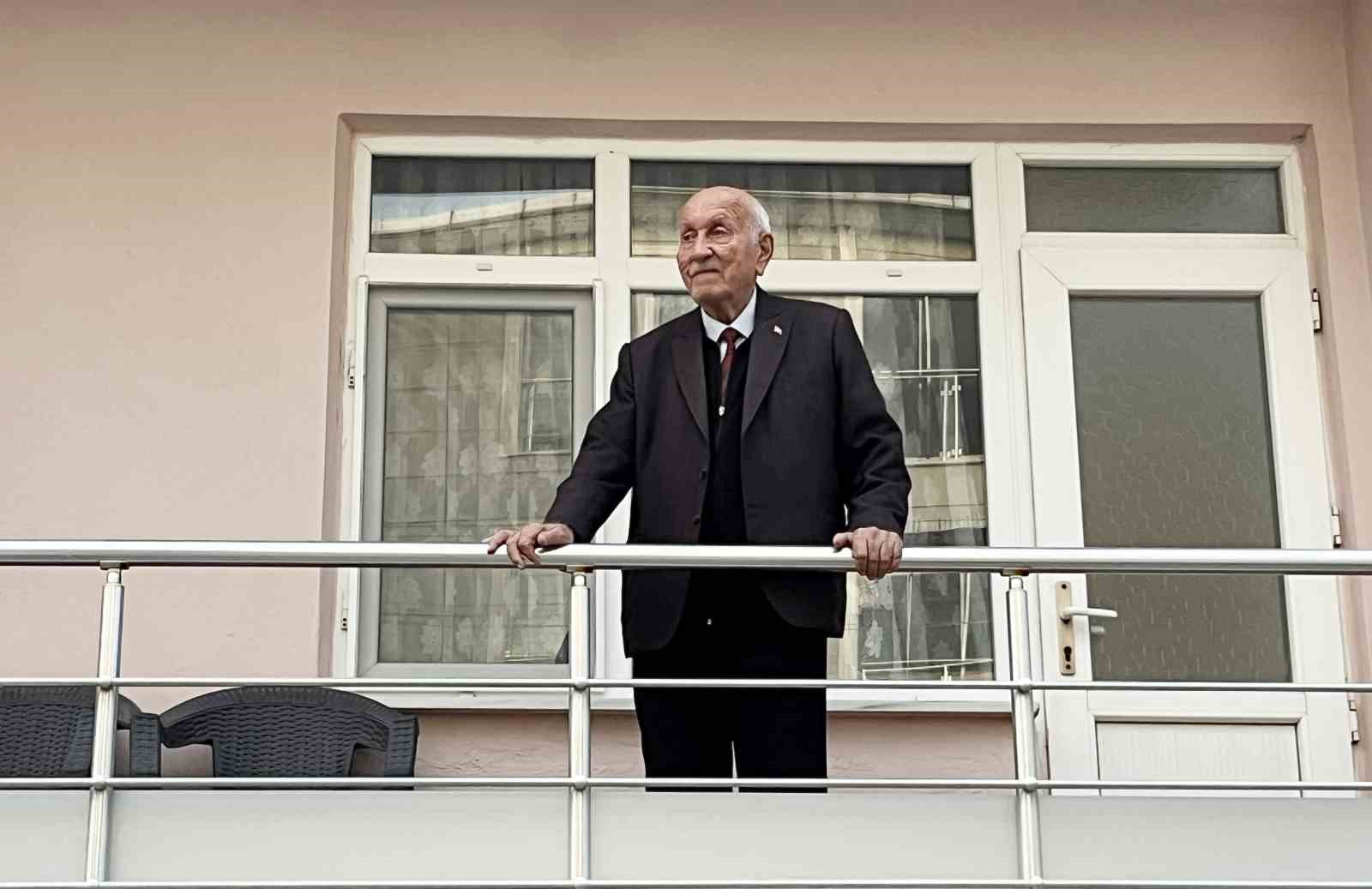 85 yasindaki mustafa hoca ogretmenler gununu ilk gunku heyecanla bekliyor 6 KImzH7bK