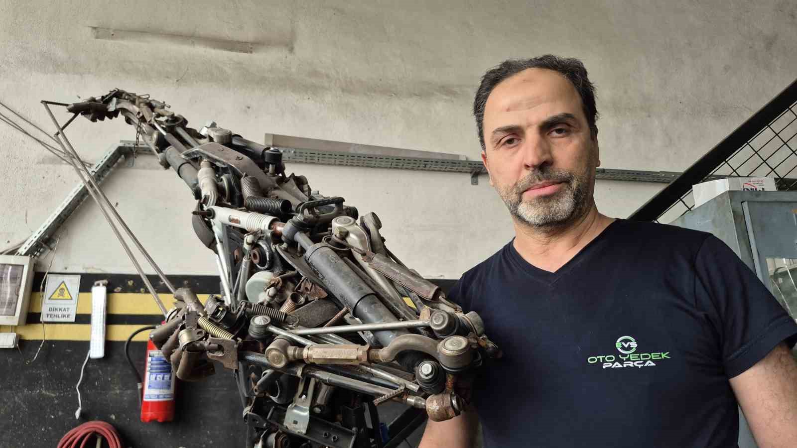 850 parça hurdayı birleştirdi, 200 kiloluk metal figür yaptı 5 850 parca hurdayi birlestirdi 200 kiloluk metal figur yapti 1 rqtBqzNh