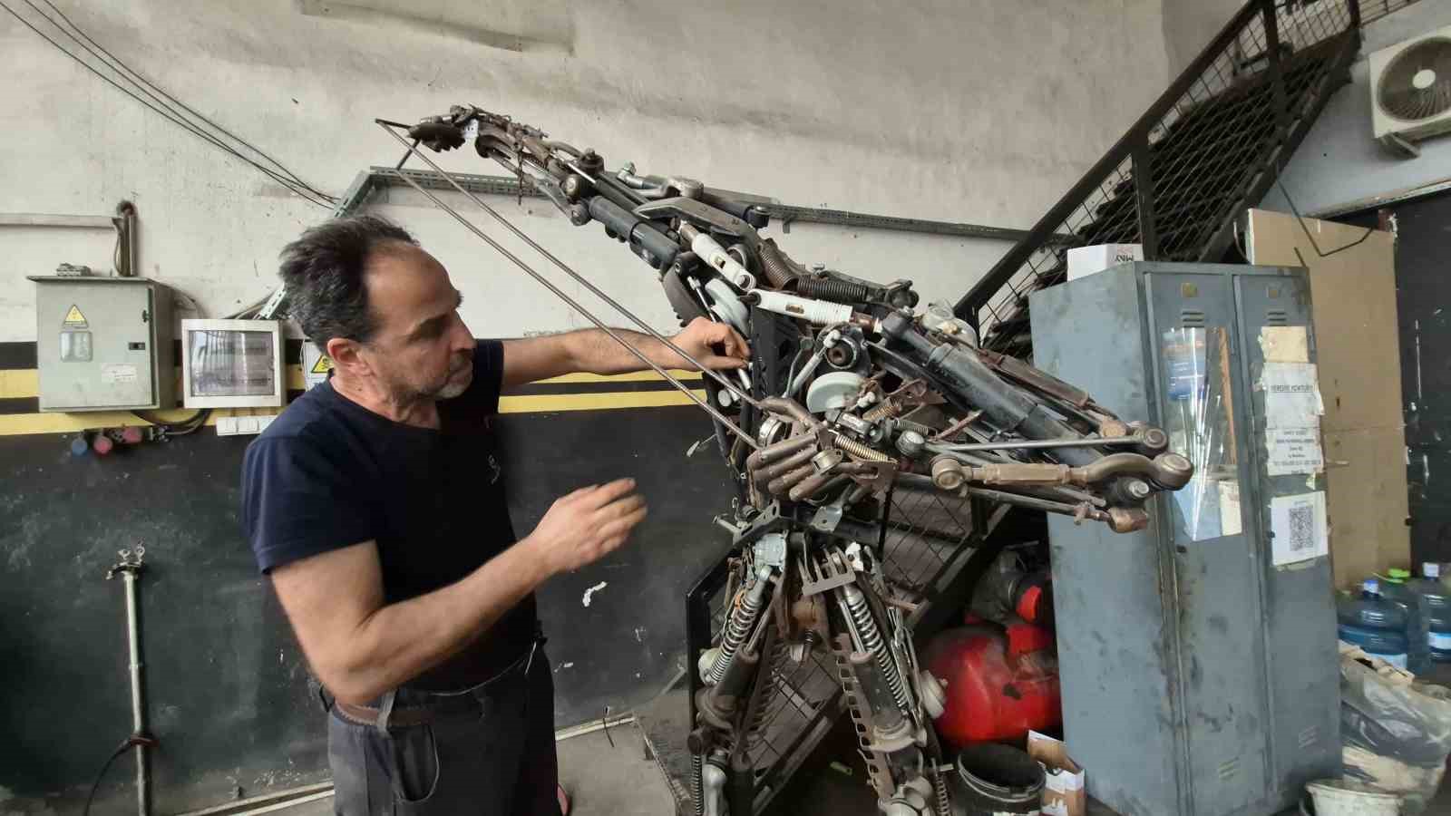 850 parça hurdayı birleştirdi, 200 kiloluk metal figür yaptı 7 850 parca hurdayi birlestirdi 200 kiloluk metal figur yapti 3 dTR8dM3z
