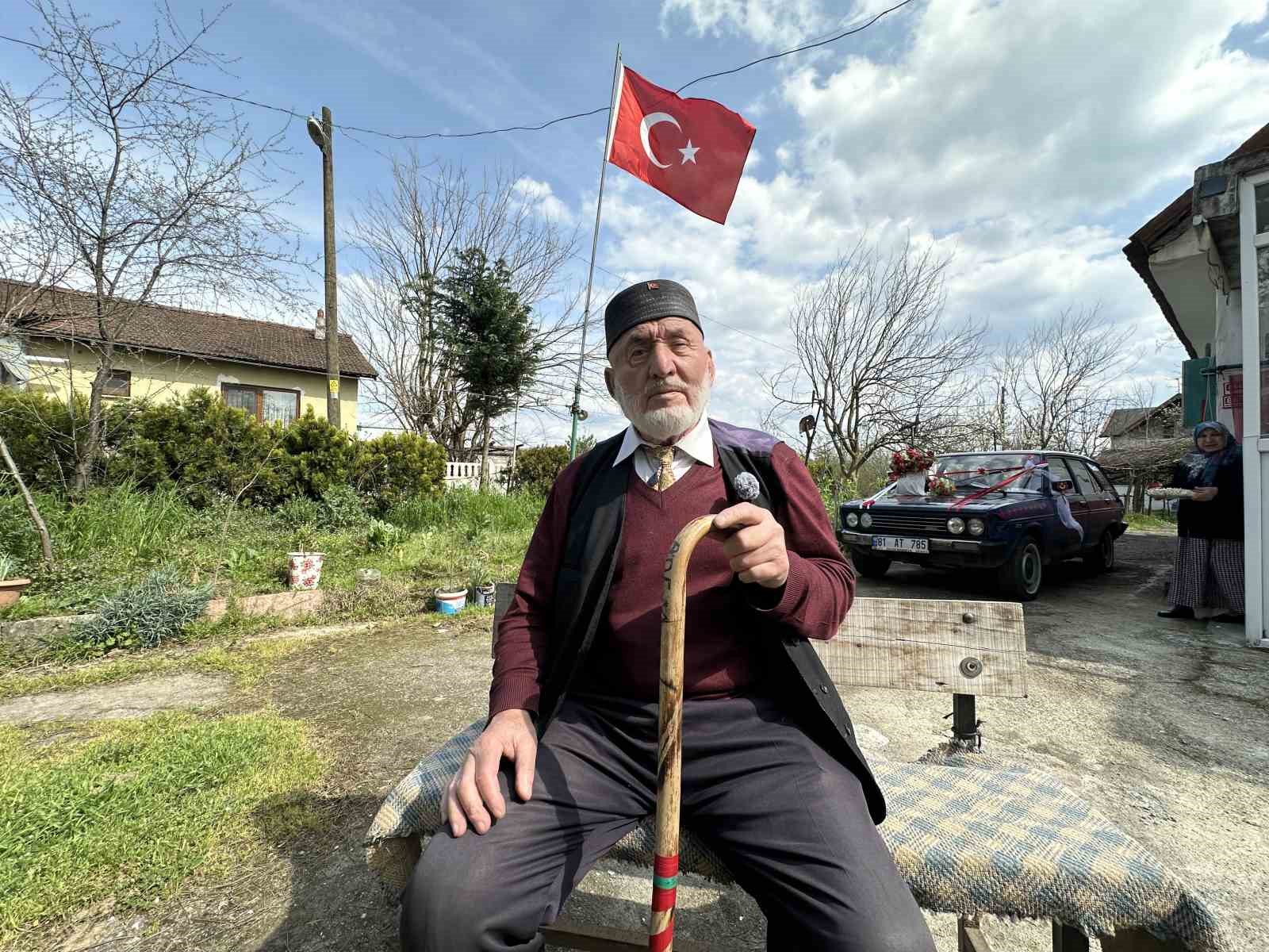 86 yasinda esi icin gelin arabasi susledi kendi yazdigi siirle askini haykirdi 8
