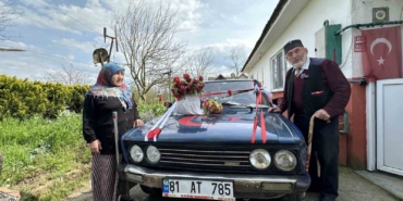 86-yasinda-esi-icin-gelin-arabasi-susledi-kendi-yazdigi-siirle-askini-haykirdi-dmqyCycu.jpg