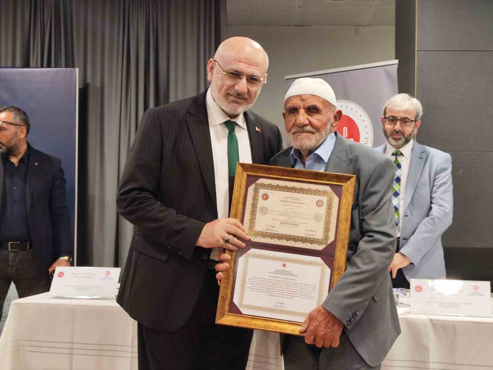 87 yaşında hafız oldu 4 87 yasinda hafiz oldu 0 5TRKZaBh