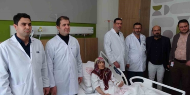 87-yasindaki-hastanin-karnindan-45-kilogramlik-tumor-cikarildi-RTXOCdgq.jpg