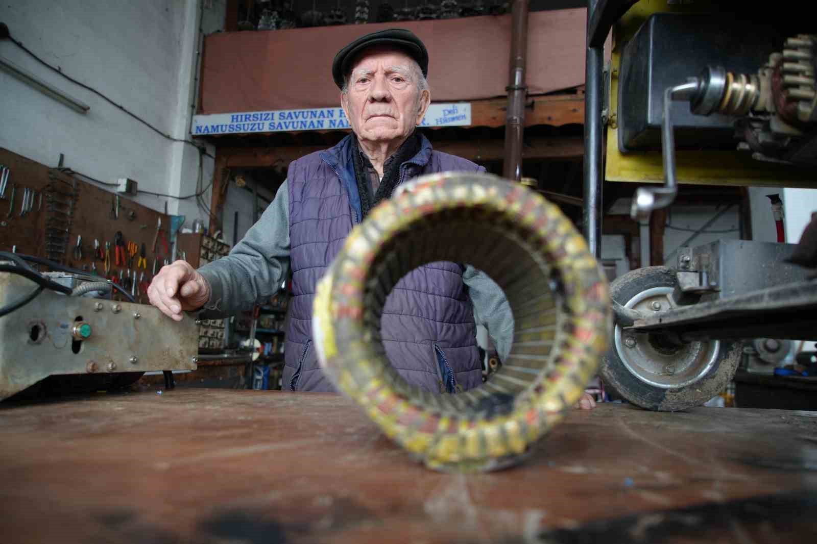 88lik usta genclere tas cikariyor 1 rekIUAFA