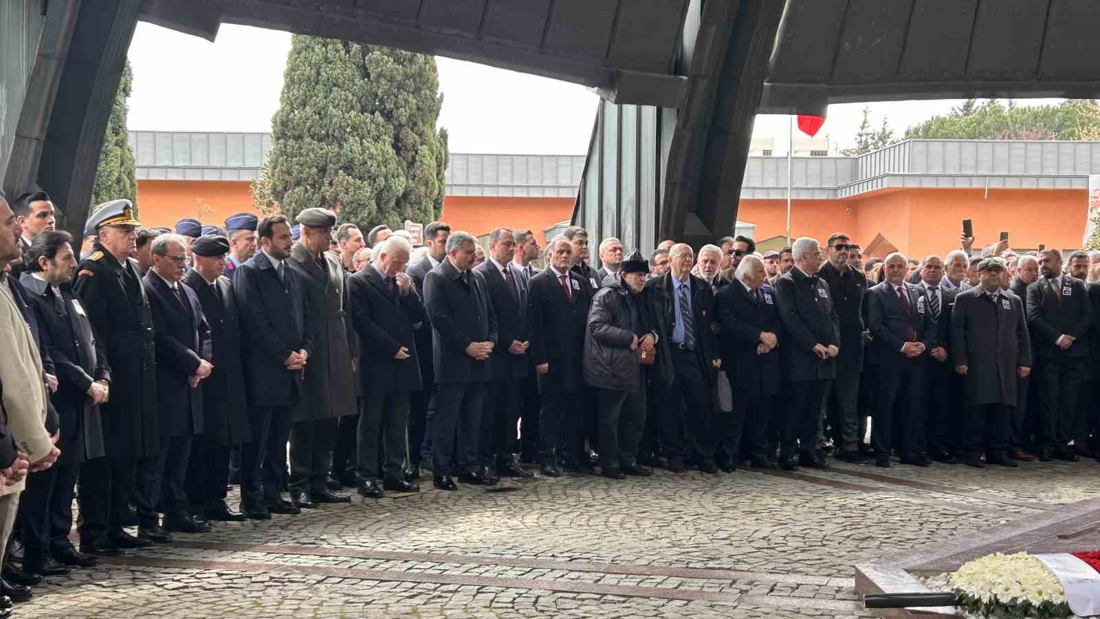 8inci cumhurbaskani turgut ozal vefatinin 33uncu seneyi devriyesinde kabri basinda anildi 1 YPuHiZHA