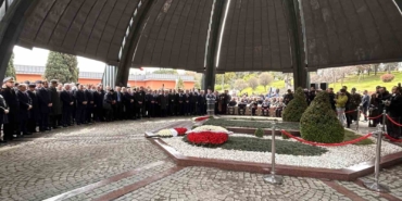 8inci-cumhurbaskani-turgut-ozal-vefatinin-33uncu-seneyi-devriyesinde-kabri-basinda-anildi-u9YPGAjA.jpg