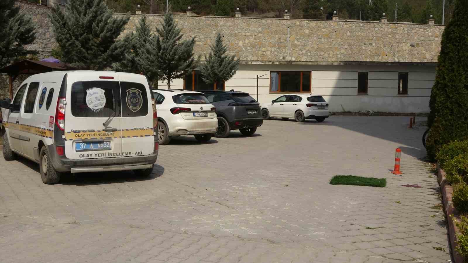 8inci kattaki balkondan dusen genc hayatini kaybetti 0 2vBZ7DaA