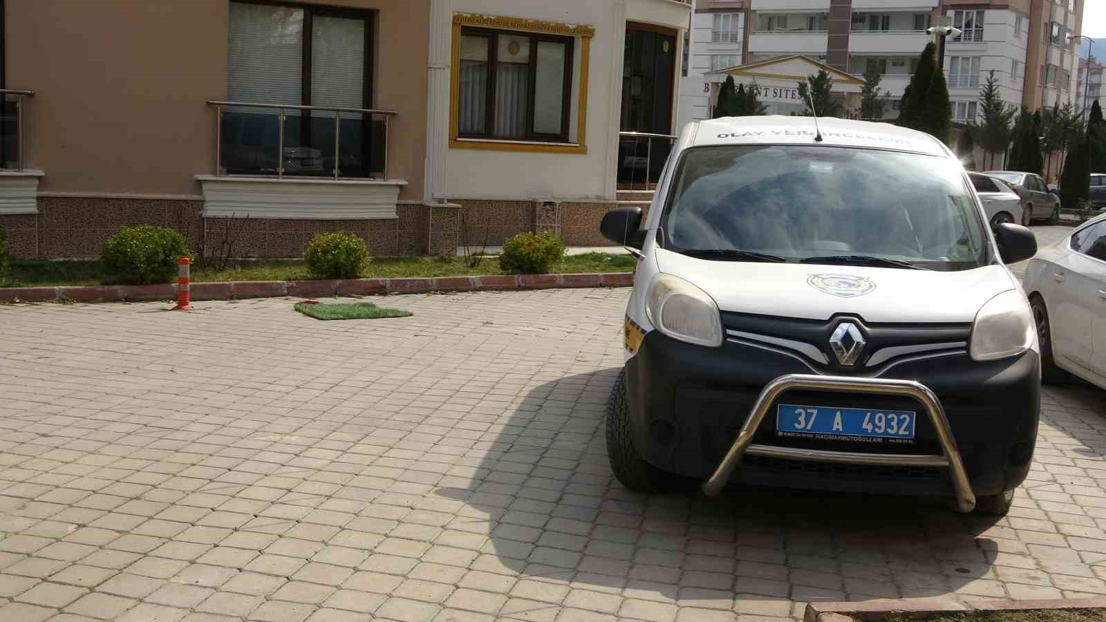 8inci kattaki balkondan dusen genc hayatini kaybetti 1 qPMTl5ZR