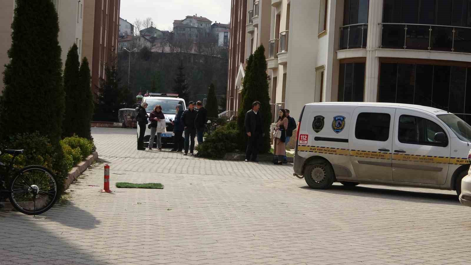 8inci kattaki balkondan dusen genc hayatini kaybetti 3 V1T1Ir9C