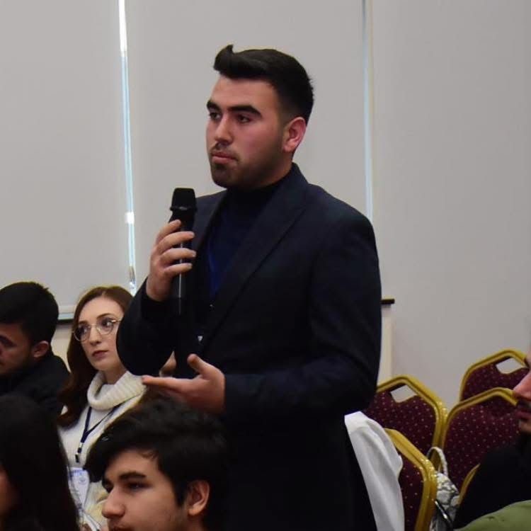 8inci kattaki balkondan dusen genc hayatini kaybetti 4 lYaWT2mB