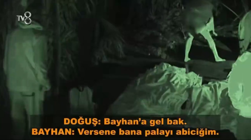 Bayhan yılanı uzaklaştırmak için ne yaptı?
