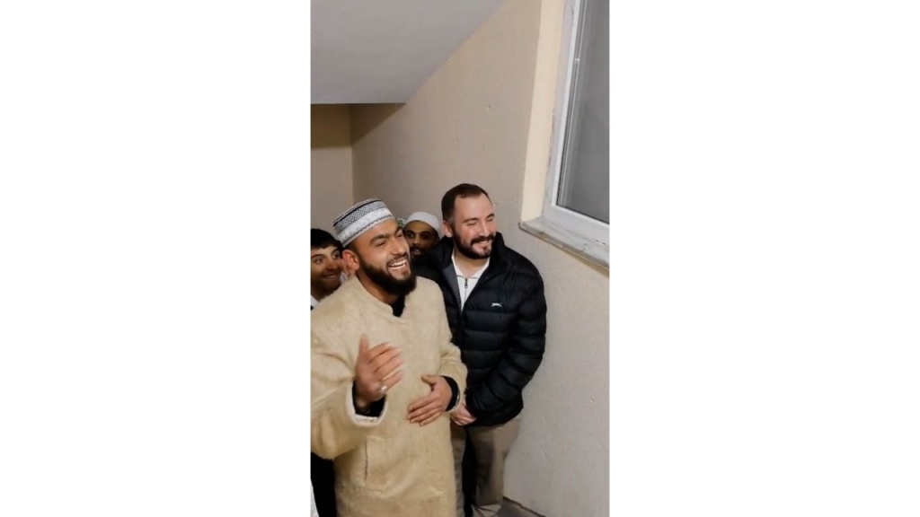 Celal Karatüre kimdir? “Kabe’de Hacılar Hu Der Allah” videosuyla ünlenen isim nereli, nasıl meşhur oldu? 11 Celal Karatüre nasıl ünlü oldu?