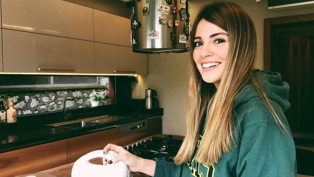 Ezgi Eyüboğlu kimdir?
