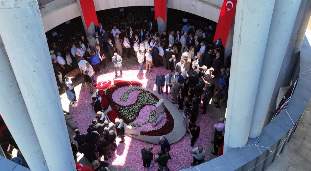 9. Cumhurbaşkanı Süleyman Demirel’in 11’inci yıl anmasına katılımın az olduğu gözlendi 7 9 cumhurbaskani suleyman demirelin 11inci yil anmasina katilimin az oldugu gozlendi 3 sIbQQACf