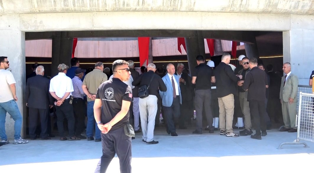 9. Cumhurbaşkanı Süleyman Demirel’in 11’inci yıl anmasına katılımın az olduğu gözlendi 8 9 cumhurbaskani suleyman demirelin 11inci yil anmasina katilimin az oldugu gozlendi 4