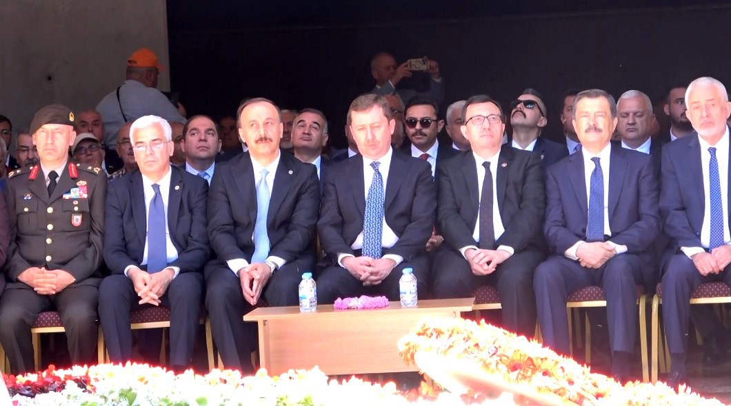 9. Cumhurbaşkanı Süleyman Demirel’in 11’inci yıl anmasına katılımın az olduğu gözlendi 9 9 cumhurbaskani suleyman demirelin 11inci yil anmasina katilimin az oldugu gozlendi 5 jYlr2bvM