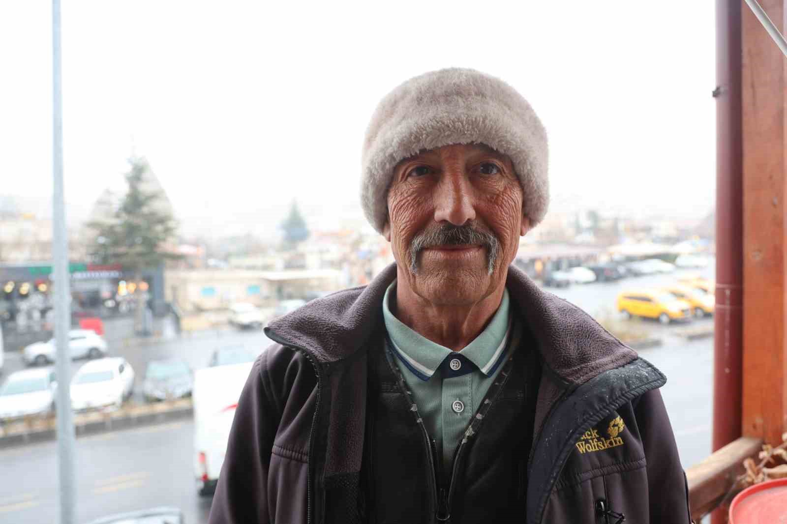 9 dil biliyor goren sasiriyor 0