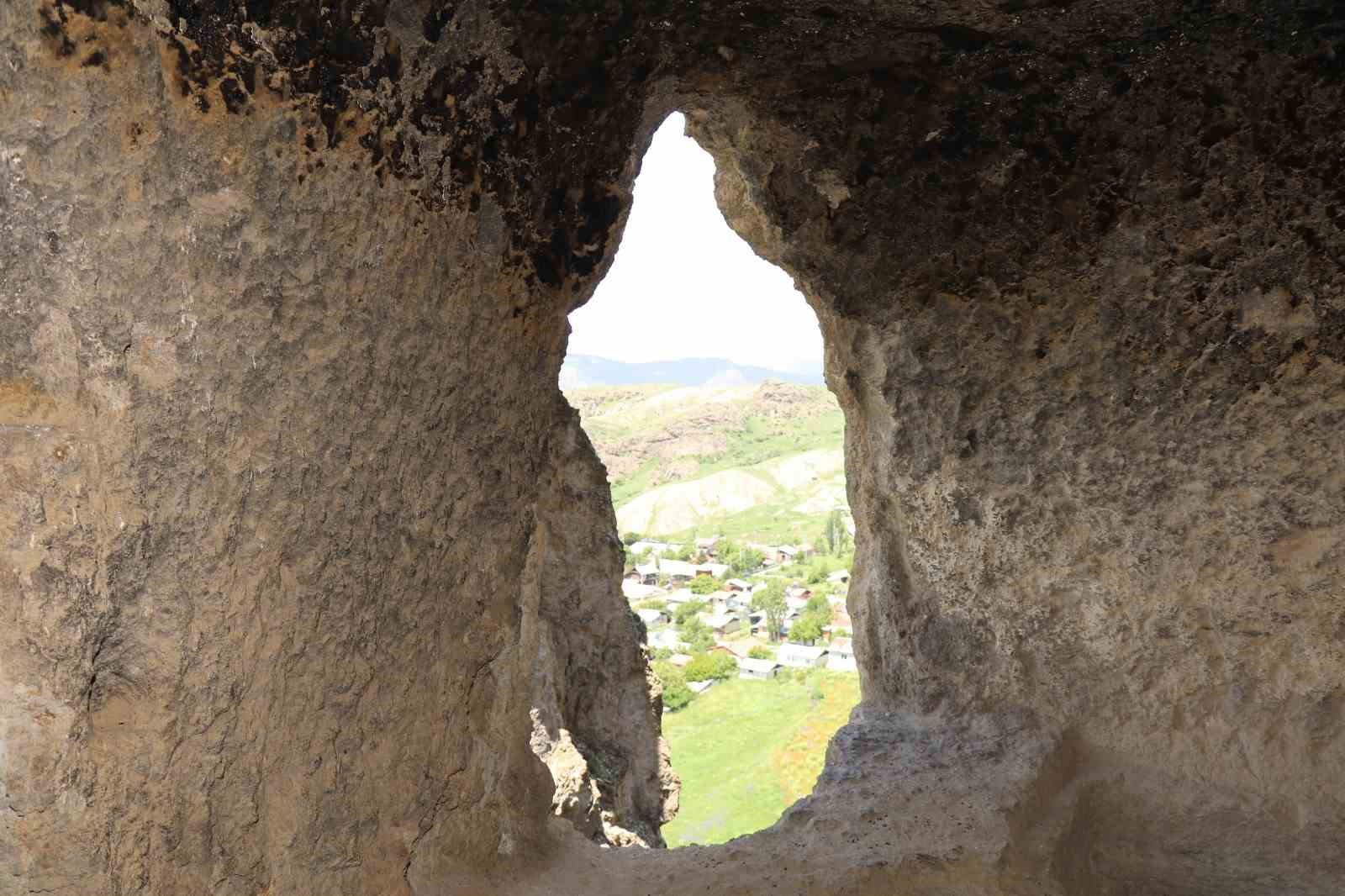 9 yuzyildan kalan solomon kalesi restore edilmeyi bekliyor 4
