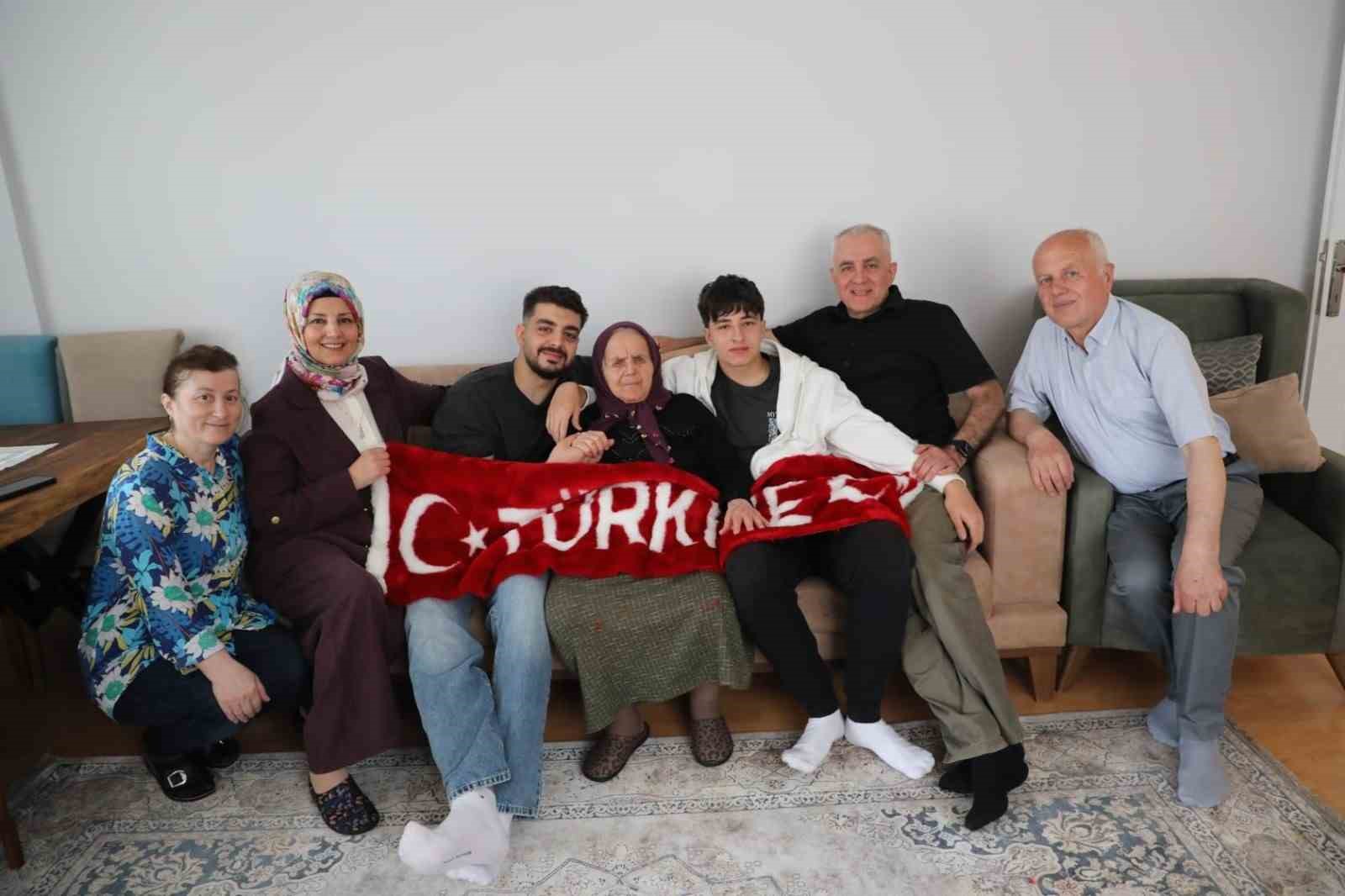 90 yasindaki sehit annesini duygulandiran hareket 4 9nTtBlXY