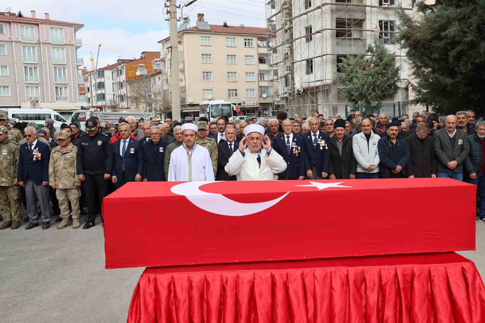95 yasindaki kore gazisi duzenlenen torenle son yolculuguna ugurlandi 4 kIAqSe7l
