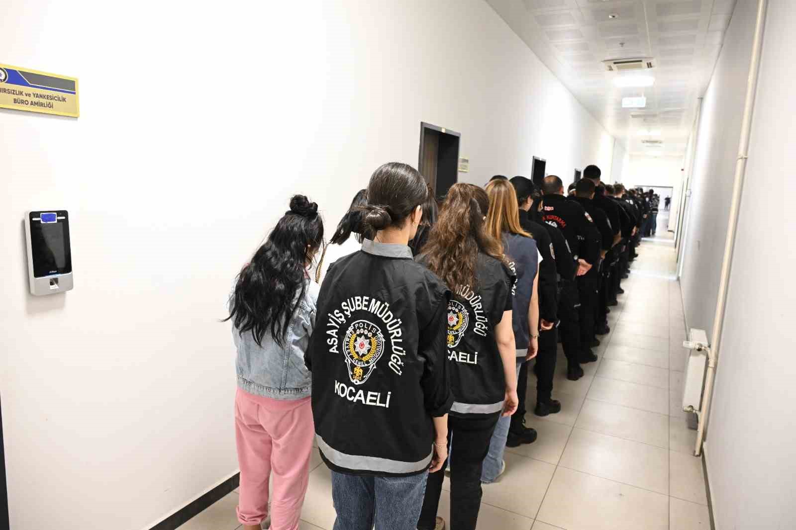 954 milyon liralik vurgunun operasyon ani kamerada 35 tutuklama 2 wEOash2g