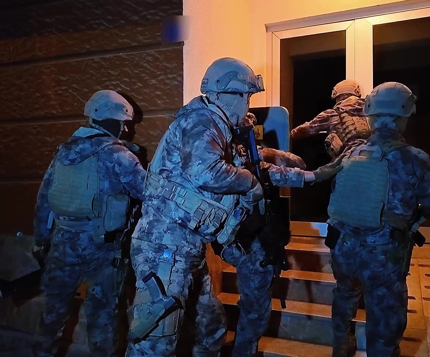 954 milyon liralik vurgunun operasyon ani kamerada 35 tutuklama 5 v7ZJJU3y