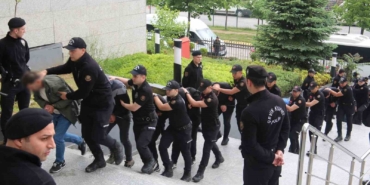 954-milyon-liralik-vurgunun-operasyon-ani-kamerada-35-tutuklama-q8BfB9aX.jpg
