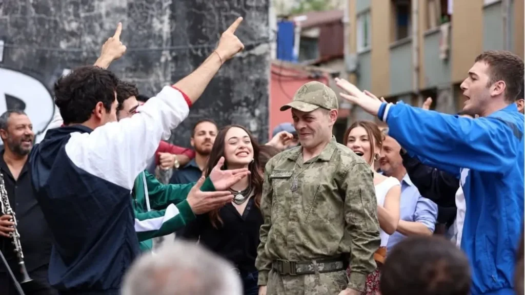 Sürpriz Veda Ekranlara Damga Vurdu: Altı Üstü İstanbul 'Bahtiyar' Öldü Mü, Sezer Arıçay Diziden Ayrıldı Mı? 4 Altı üstü istanbul bahtiyar