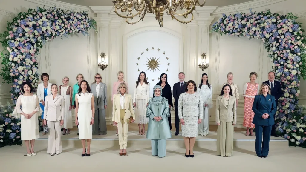 Emine Erdoğan’dan NATO Lider Eşlerine Kültür Diplomasisi: Türk Motifleri ve Lezzetleri Hayran Bıraktı! 7 IMG 0635