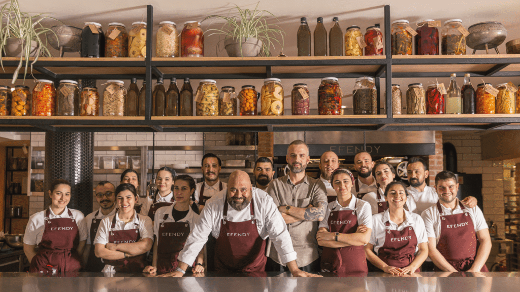 Somer Şef Kimdir, Kaç Yaşında ve Nereli? MasterChef Somer Sivrioğlu'nun Restoranları, Özel Hayatı ve Davasındaki Son Durum! 5 Somer şef