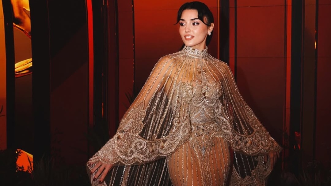 Hande Erçel riyad’daki ödül töreninde ne giydi?