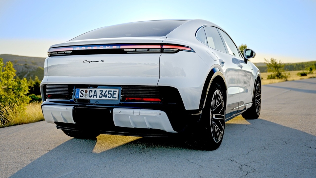 Elektrikli Porsche Cayenne Coupe tanıtıldı: 1.156 PS güce kadar çıkan yeni model sahneye çıktı 4 Porsche Cayenne Coupe Herkes Duysun 2
