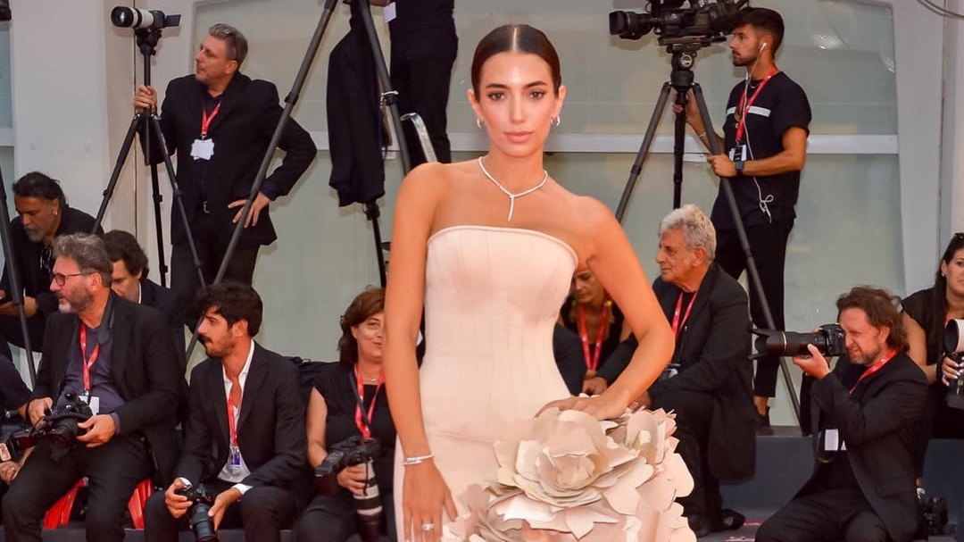 Senelerdir tum detaylarini hayranlikla uzaktan izledigim Venedik Film Festivalinde kirmizi halid edited