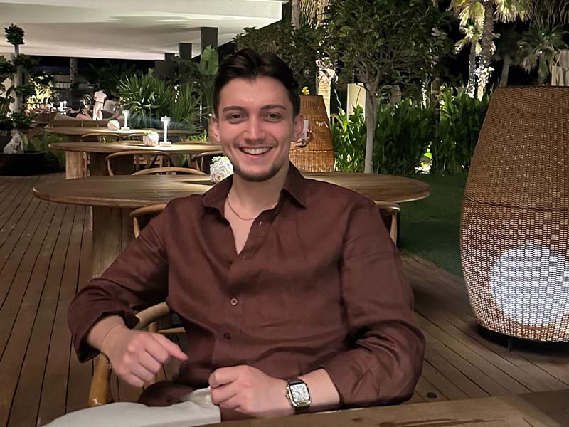 Bursa’nın Köklü Ailelerinden Ödünç Ailesinin Yeni Nesil Temsilcisi Dikkat Çekiyor 5 Yigit Erezkaya Herkes Duysun 3