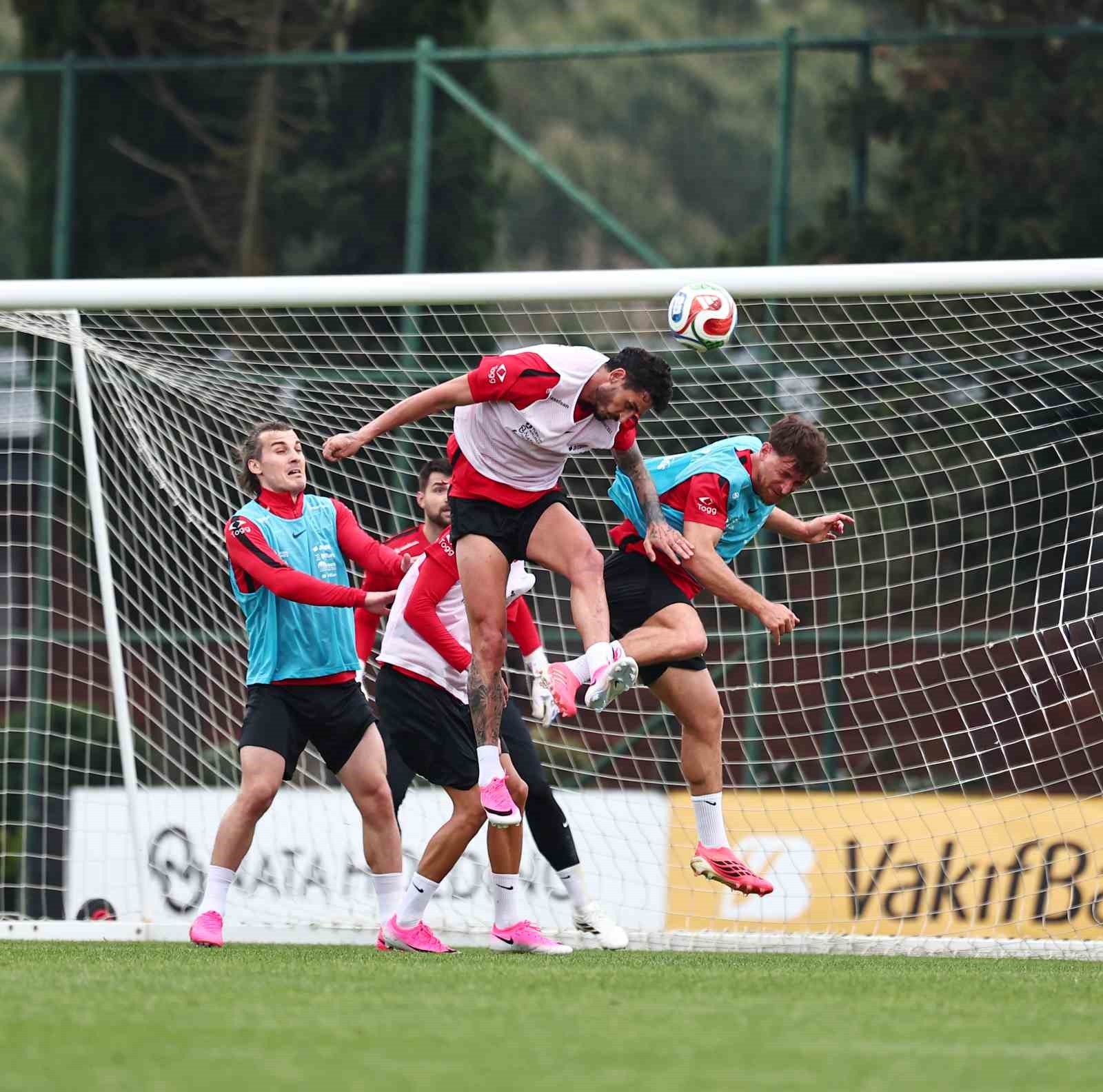 a mili futbol takimi iki gunluk iznin ardindan calismalara basladi 1 PUSavpC3