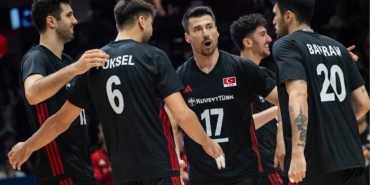 a-milli-erkek-voleybol-takimi-kanadayi-maglup-etti-BMBped5V.jpg