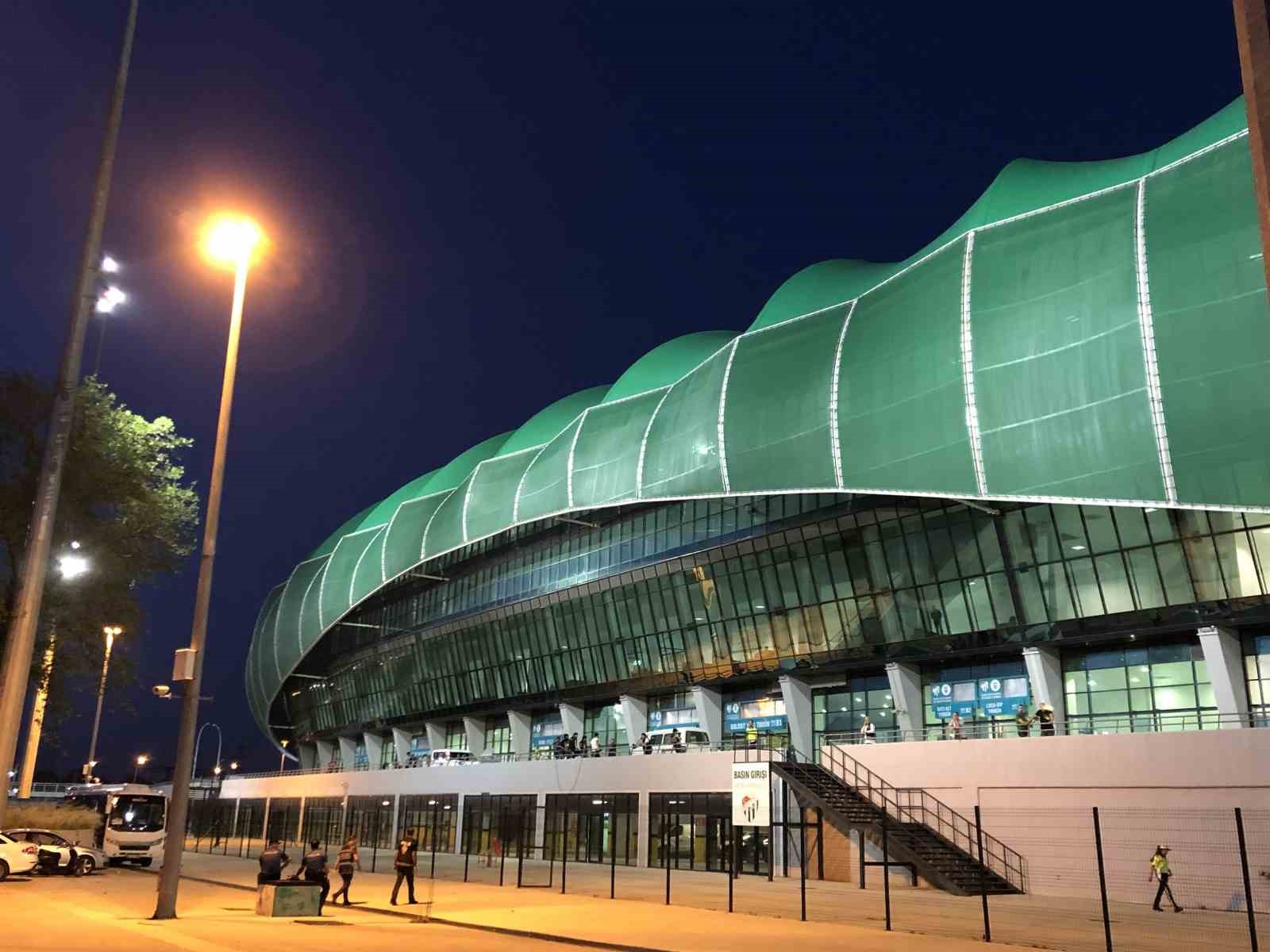 a milli futbol takimi 10 kez bursada 2