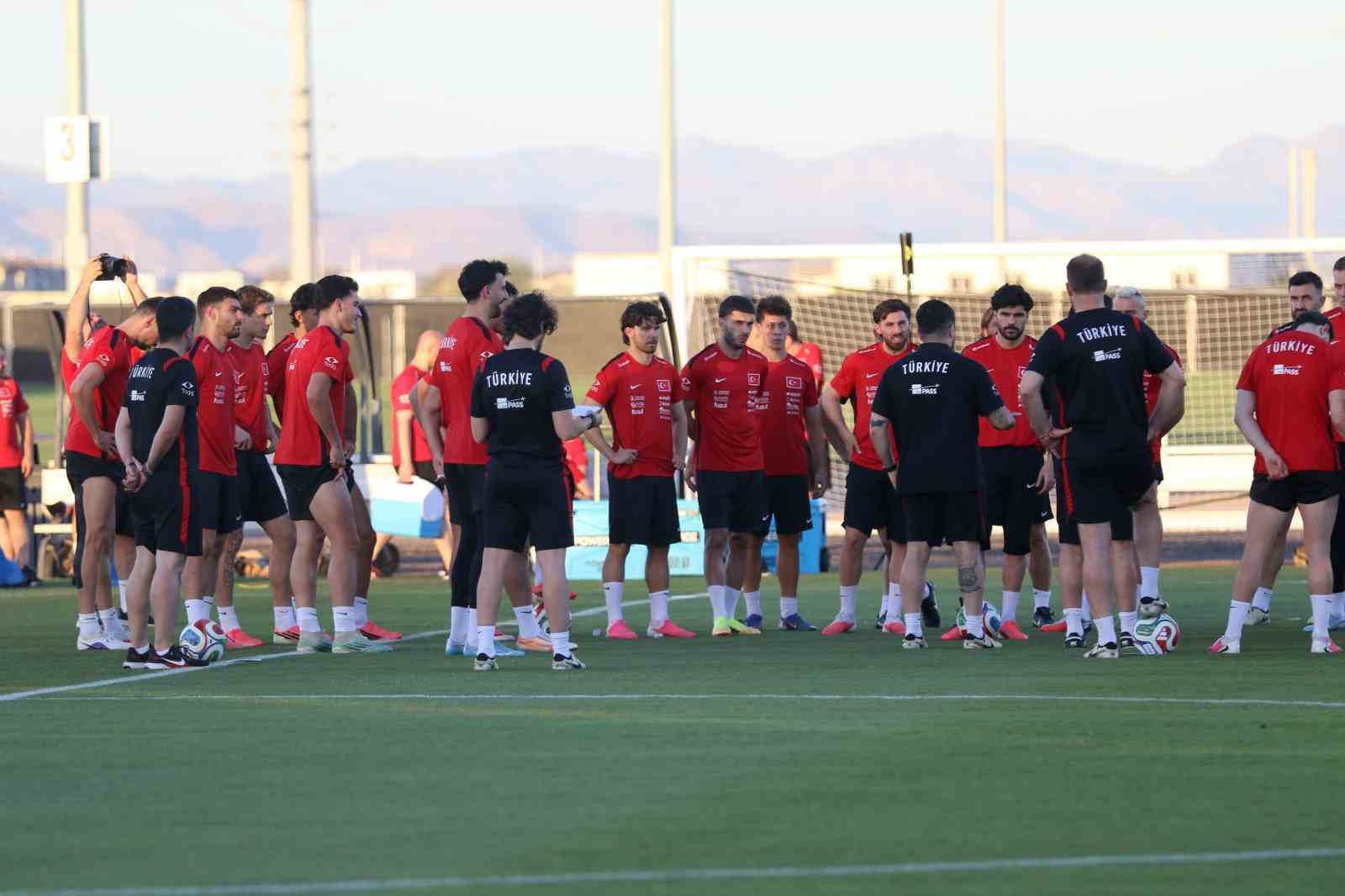 a milli futbol takimi abd maci hazirliklarina devam etti 0 YycGdMDO