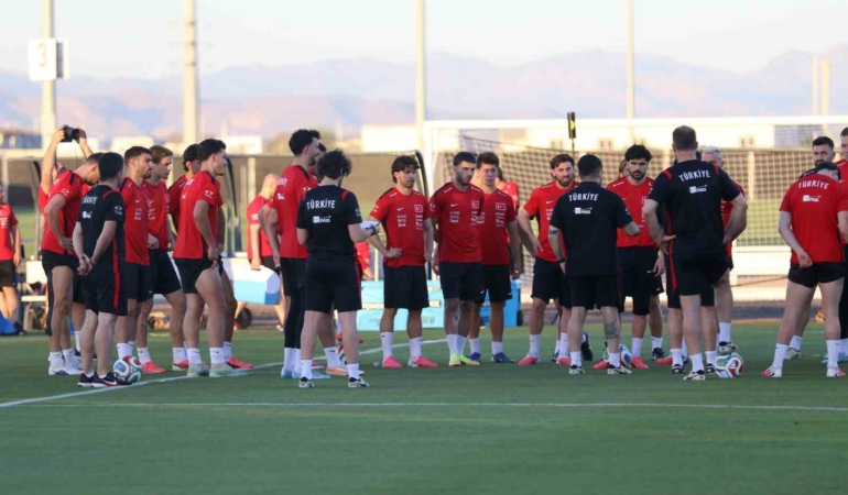 a-milli-futbol-takimi-abd-maci-hazirliklarina-devam-etti-sD2jpijA.jpg