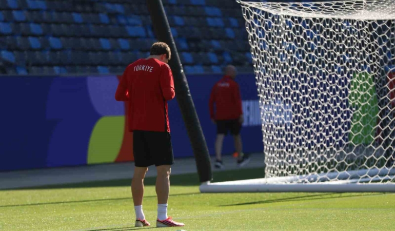 a-milli-futbol-takimi-abd-maci-hazirliklarini-tamamladi-64ErQW4q.jpg