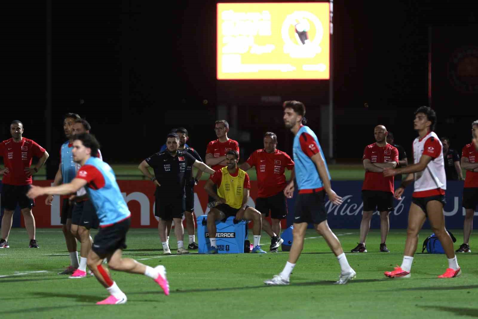 A Milli Futbol Takımı, Arizona’daki ilk antrenmanını taraftara açık yaptı 17 a milli futbol takimi arizonadaki ilk antrenmanini taraftara acik yapti 13 iQbcOkUZ